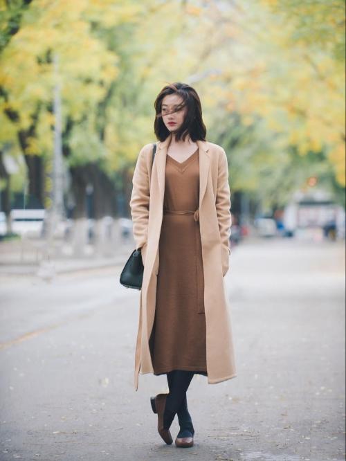 "Coat+skirt", so worn in winter, elegant and generous.
