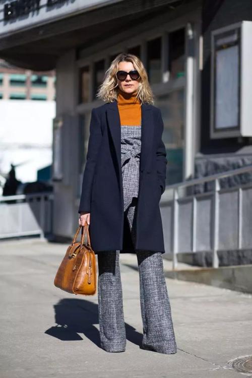When a woman wears a coat, don't always wear leggings! These 3 kinds of pants match with coat, which makes you look slimmer and more temperamental.
