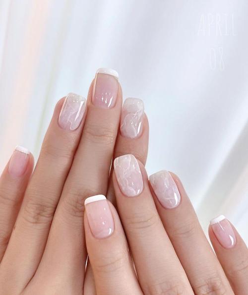 Elegant beauty into which stars flow! Off-white manicure, full of fairy tale spirit, a large selection of temperamental manicures.
