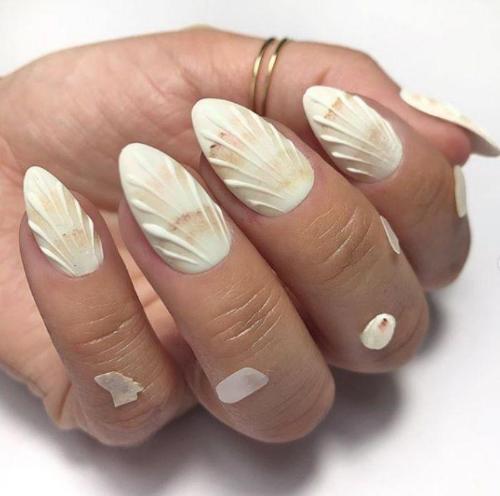 Elegant beauty into which stars flow! Off-white manicure, full of fairy tale spirit, a large selection of temperamental manicures.
