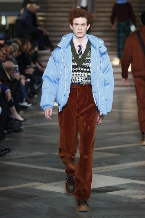 Do you dare to wear "outdated" corduroy pants, they taste good, how long have you not worn them?
