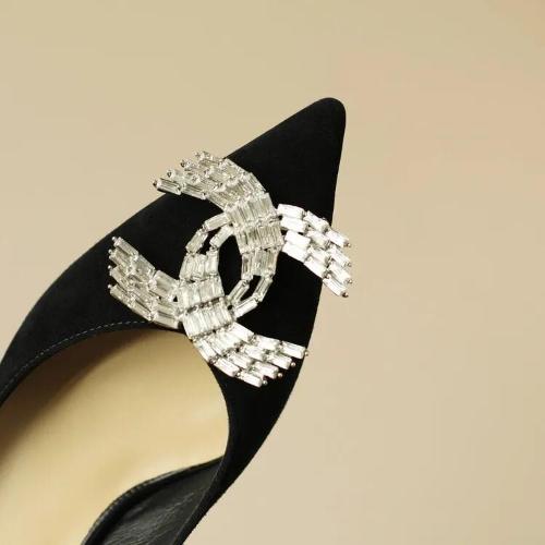 Popular fastening, line design, a pair of beautiful high heel shoes!
