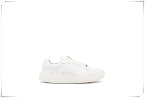 A classic that will never go out of style, 9 pairs of white shoes to start with immediately
