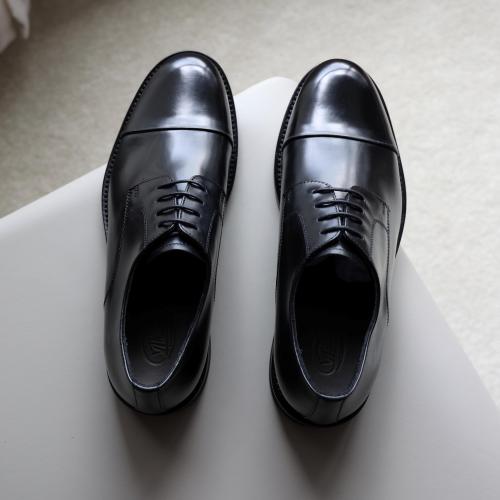 Wide feet should wear leather shoes, comfortable fit, just perfect
