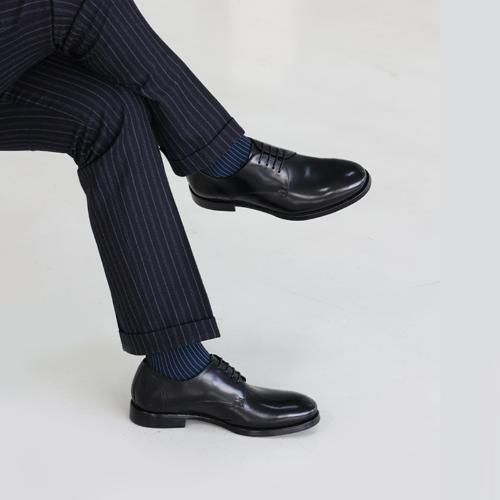 These popular leather shoes are very popular with men in workplace.
