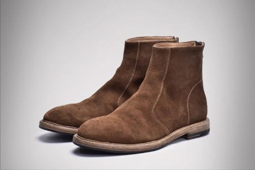 Moldy shoes? These are suede boots that you cannot wash and age.

