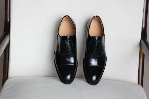 Men's leather shoes do not need to be constantly changed, main thing is to know how to choose them.
