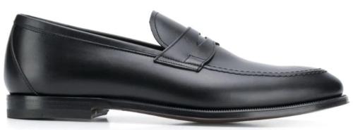 How to avoid passers-by when boys are wearing black loafers
