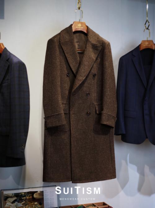 Excellence in menswear, winter wool coat customization is recommended.
