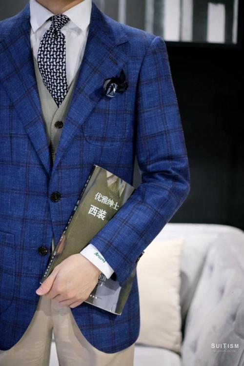 How to become a charming man in a suit, learn how to wear it with fashionistas
