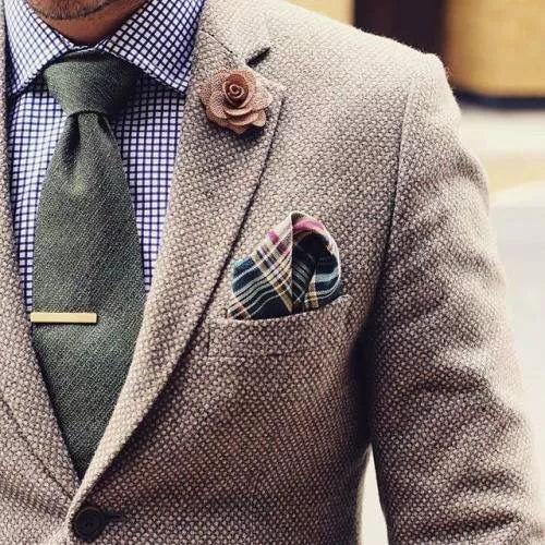 To be a sophisticated gentleman, costume details and accessories are indispensable.
