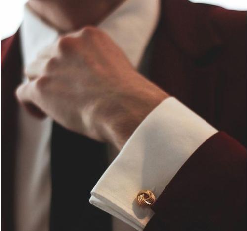 Details of accessories of groom's dress, see how accessories of wedding suit match?
