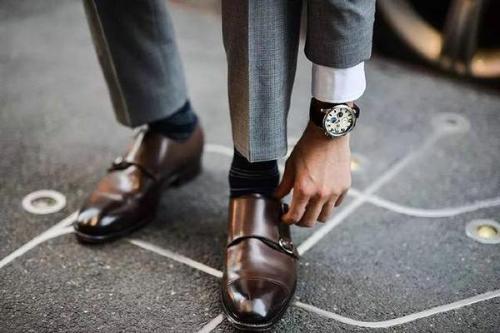 How to Match Leather Shoes with a Suit (The Right Reason to Wear Leather Shoes)
