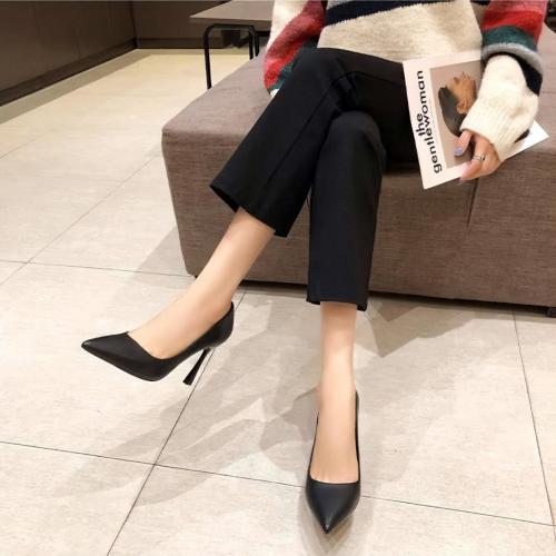 Pointed toe stilettos: a must-have for feminine elegance
