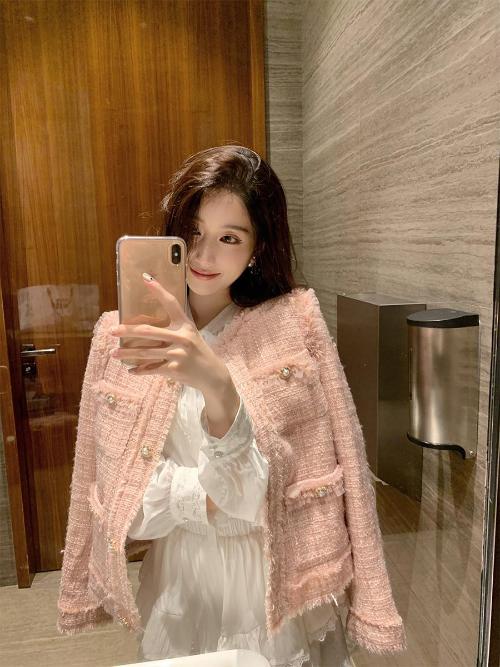 Celebrity Daughter Wearing Xiaoxiang_Milian Peach Powder Tweed Coat! full of wonder
