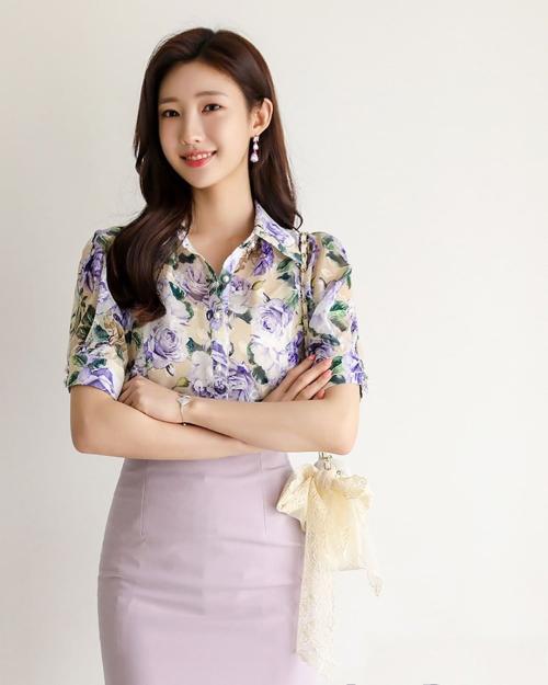 Do flower shirts look vulgar? Popular Korean flower printed shirts are suitable for wearing and studying, suitable for work and study.
