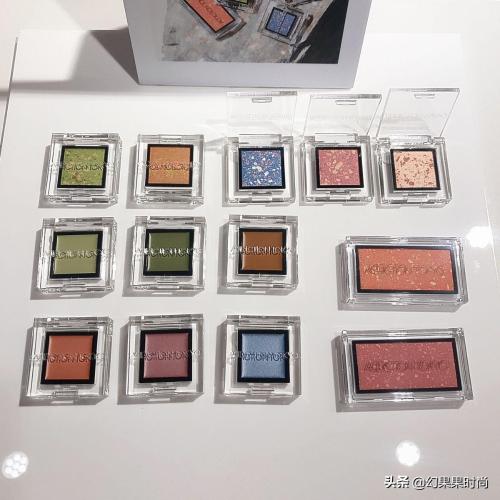 Spring and summer new eyeshadow 2021! A practical combination of fabulous colors, recommended for everyday makeup and make-up for dates.
