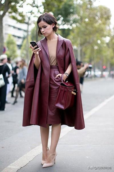 European style prefers wine red color, elegant and discreet clothing is most temperamental
