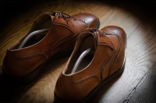Brand and type of leather shoes, formal or casual? Guide to choosing men's leather shoes
