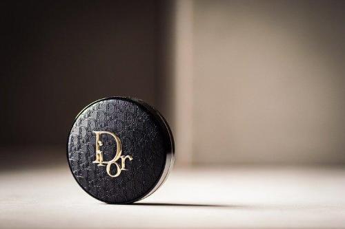 Burned out again! Matte Black Dior Embossed Air Cushion Powder Jacquard is discreet and luxurious, and it went on sale on New Year's Day.
